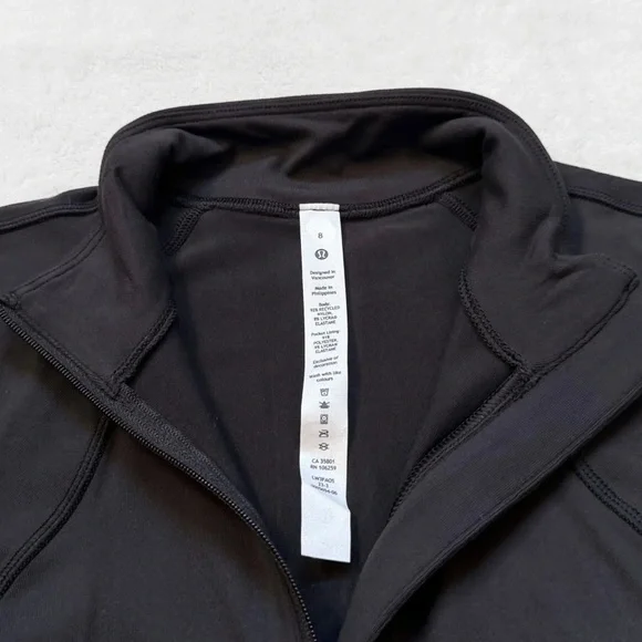 NWT Lululemon It’s Rulu™ Run Cropped Half Zip – Black – Size 8